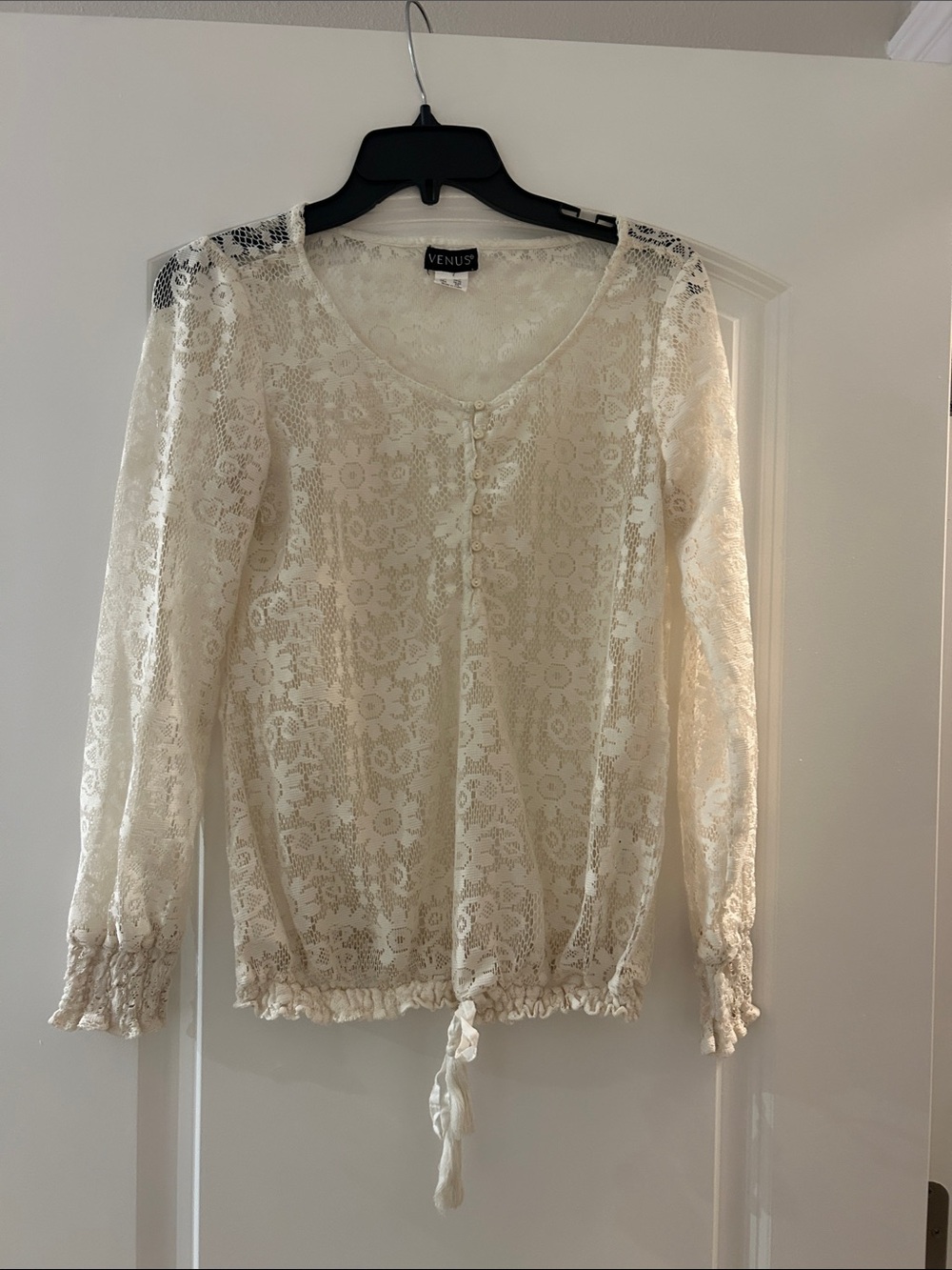 VENUS Cream Lace Button-Front Long Sleeve Blouse